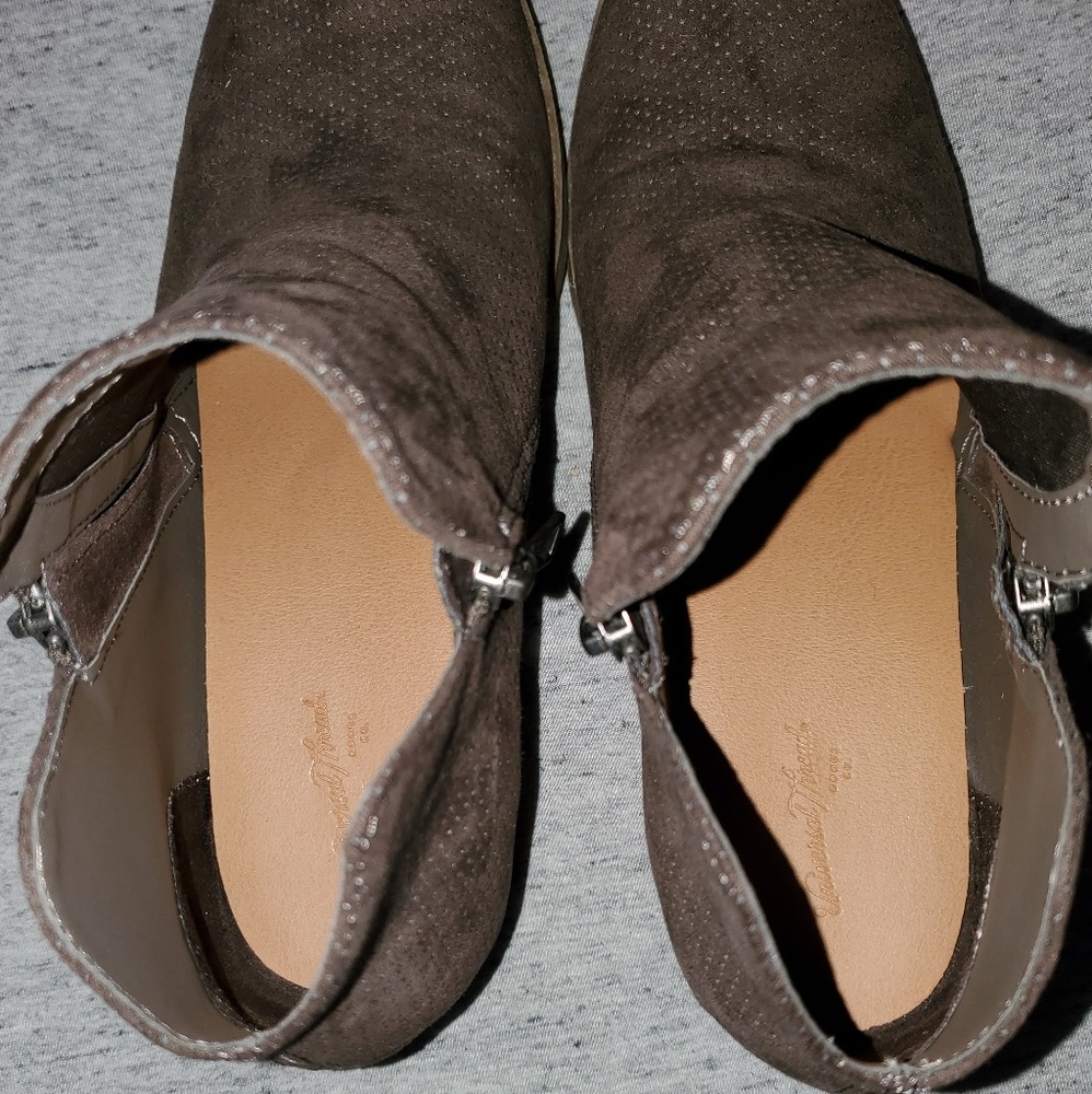Universal Thread Booties - Picture 6 of 8